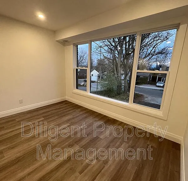 438 Bellevue St #UPPER — Photo 8