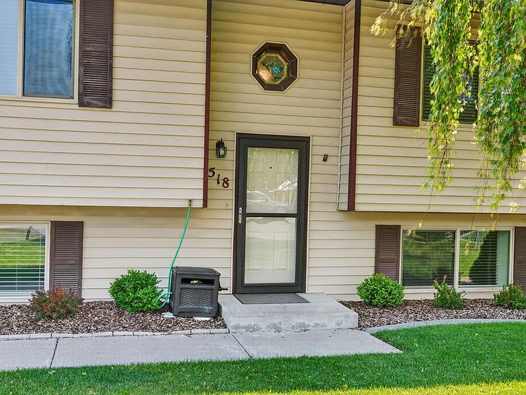 Listing photo 3