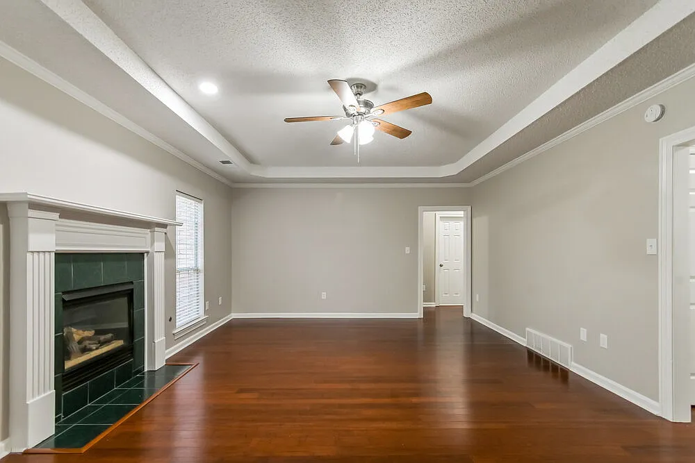 4 bed, 2.0 bath, 2173 sqft, $2,160 — Photo 3