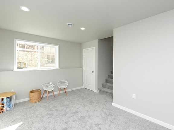 2nd image of 1271 Jill Dr W