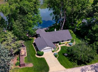 1802 Lake Shore Dr, Mahomet, IL 61853