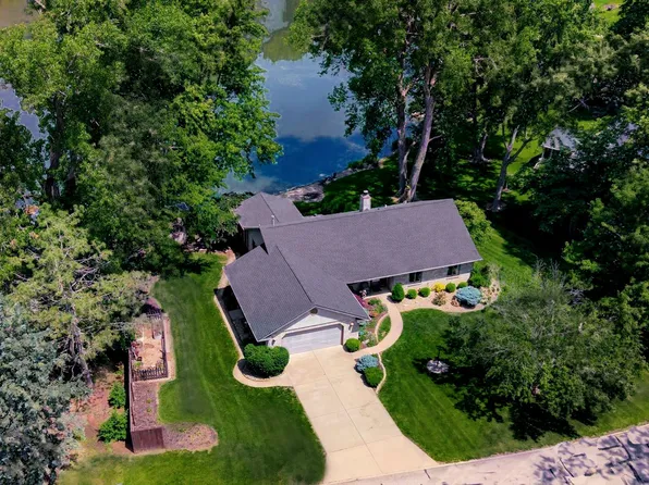 1802 Lake Shore Dr, Mahomet, IL 61853