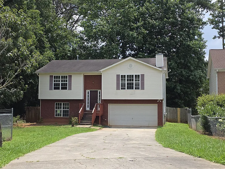 2045 Oak Terrace Dr — Photo 2