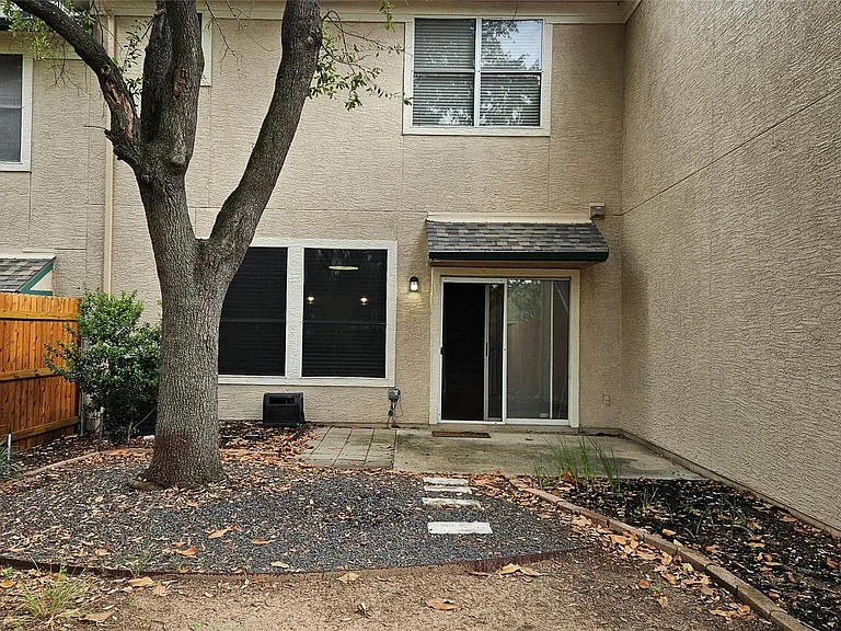 2100 Pipers Field Dr #4 — Photo 13