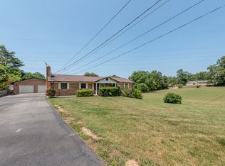 413 Old Niles Ferry Dr, Maryville, TN 37803