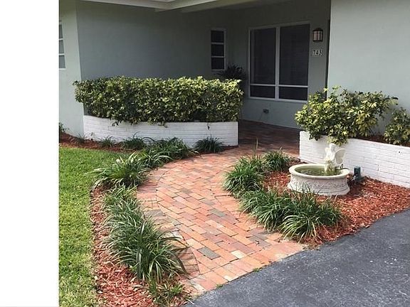 2nd image of 743 SE 11th Ave