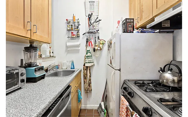Rented by Douglas Elliman | media 10