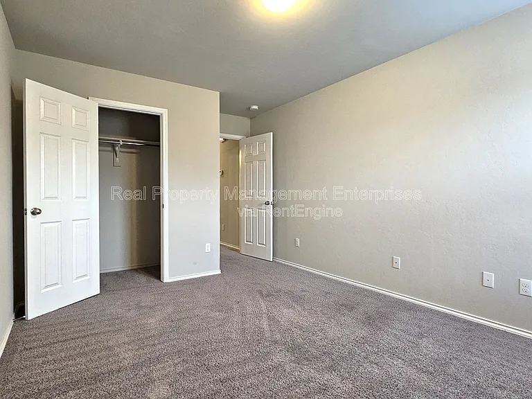 319 Waterside Dr — Photo 14