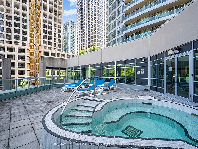 33 Elm Dr W #305 — Photo 18