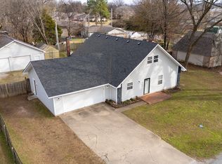 703 N 36th St, Grove, OK 74344