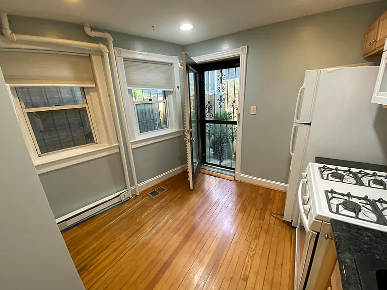330 N Carolina Ave SE #BASEMENT — Photo 11