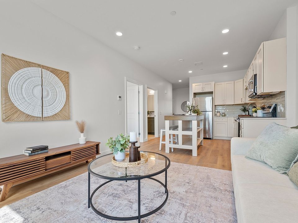 1st image of 440 Broadway #202