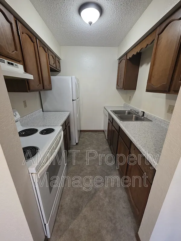 2 bed, 1.0 bath, $925 — Photo 3
