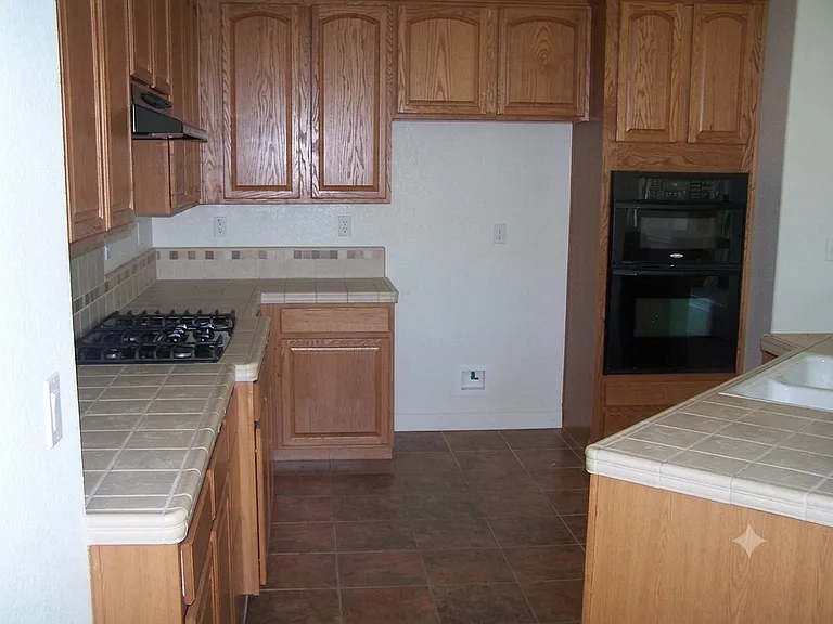 1004 Hildebrand Cir — Photo 16