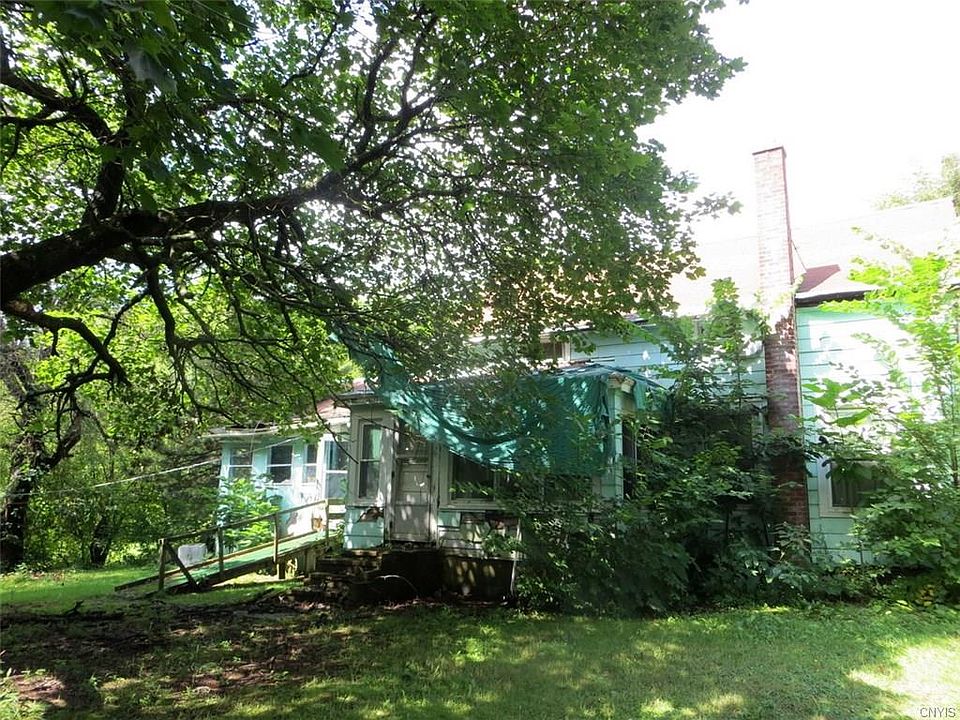2nd image of 452 N 6th St