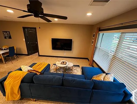 3 bed, 1333 sqft, $3,000 — Photo 2