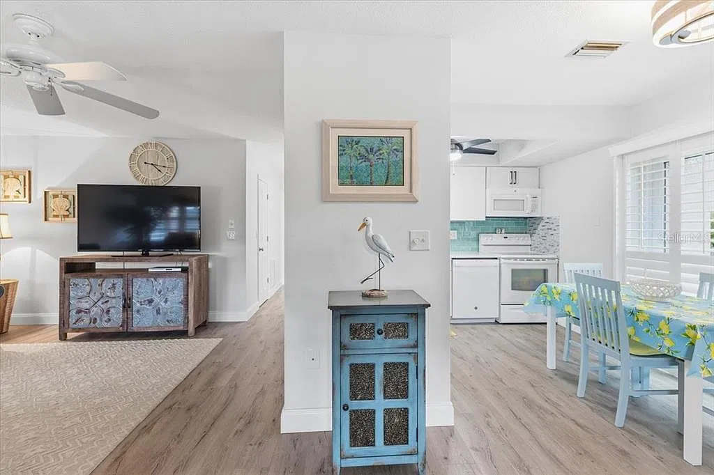 2 bed, 2.0 bath, 925 sqft, $2,900 — Photo 3