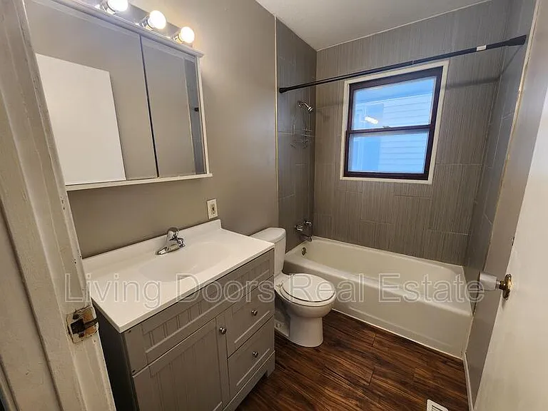 1301 Hill St — Photo 15