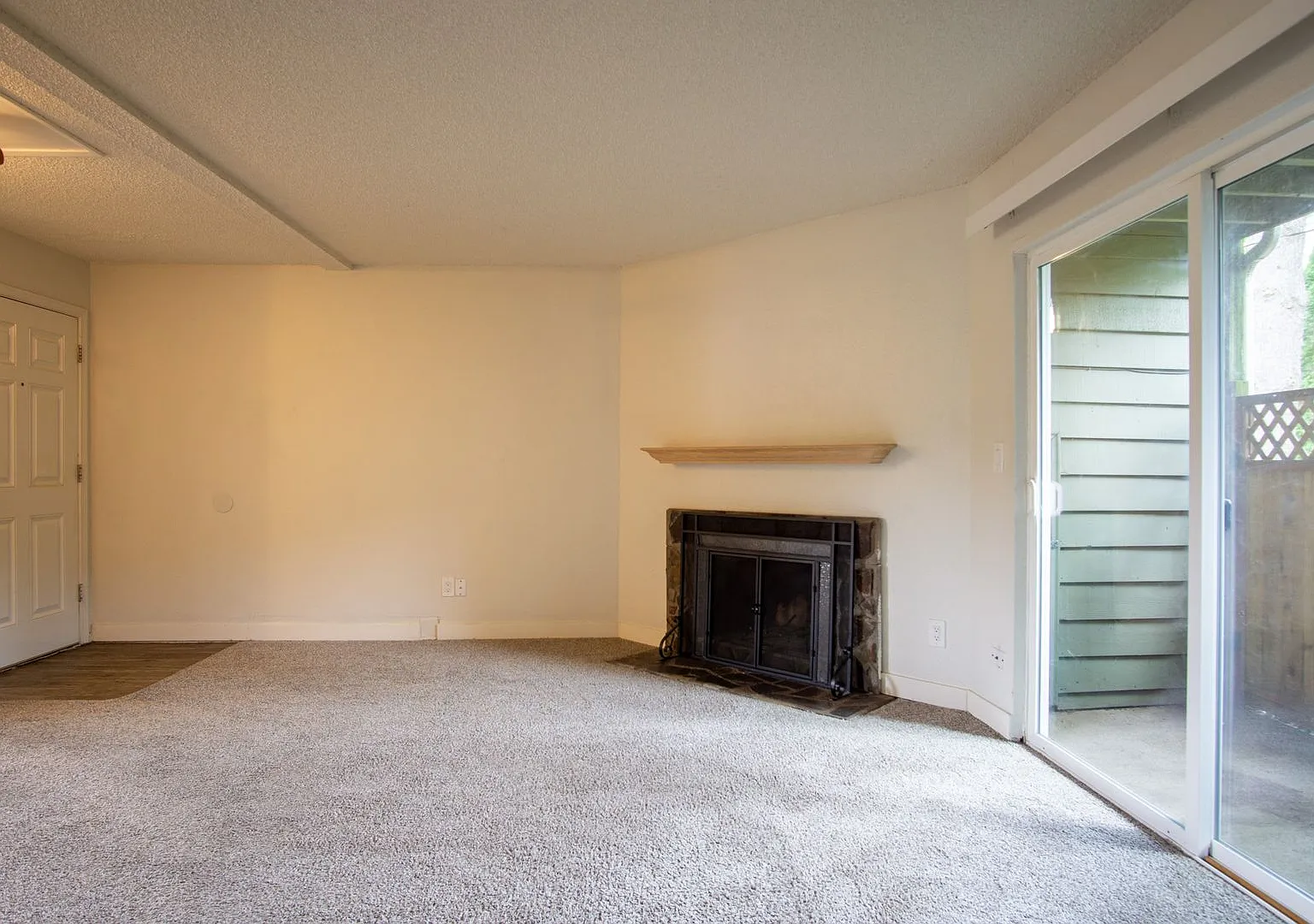 September Specials: Beaverton 2bdr: Wood-Burning Fireplace, W/D, & Parking! — Photo 4