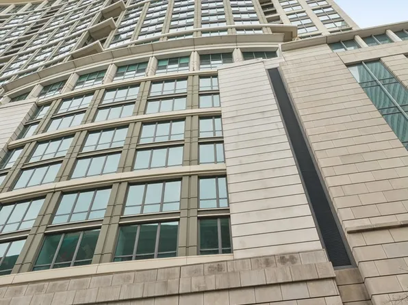 130 N Garland Ct APT 3204, Chicago, IL 60602
