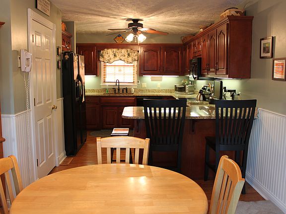 Kitchen 11 x 22' 9"