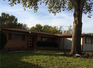 1207 Beacon Hill Dr, Irving, TX 75061
