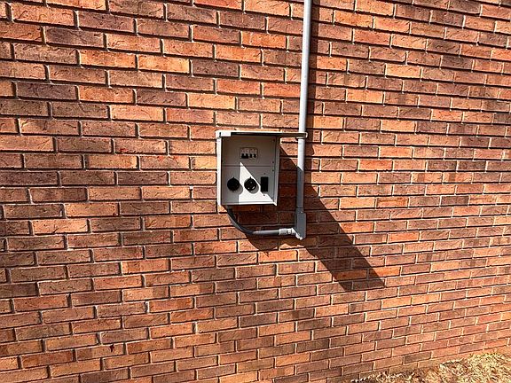 3rd image of 2196 Barfoot Cir NE
