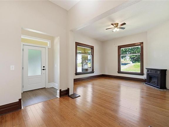 4th image of 2420 Jules St