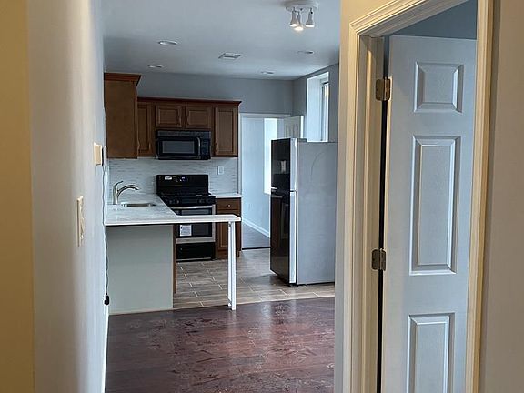 4th image of 838 Corinthian Ave APT 3