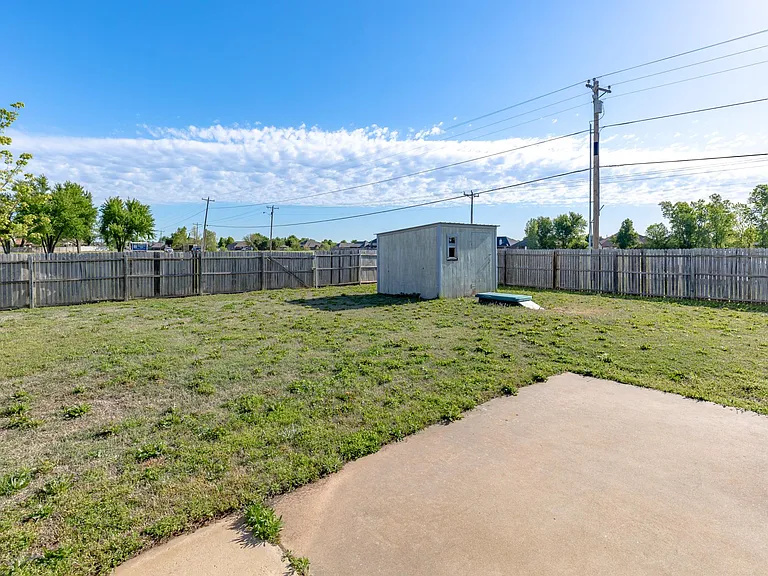 907 W Tesio Way — Photo 15