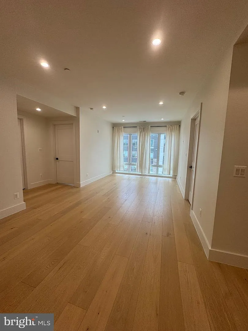 2 bed, 862 sqft, $2,500 — Photo 3