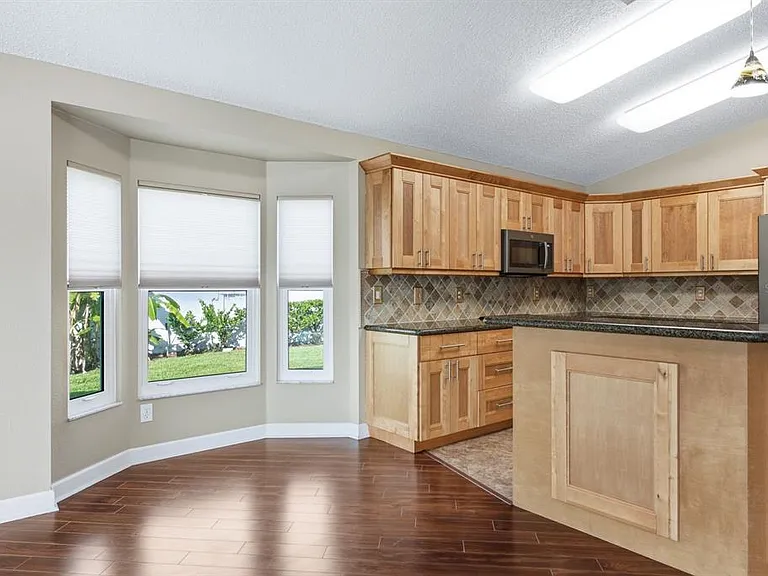 349 Fountainview Cir — Photo 13