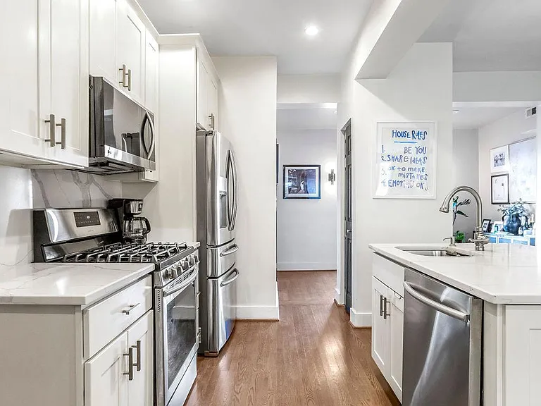 318 Todd Pl NE — Photo 9