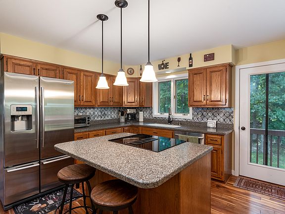 2nd image of 6158 George Ann Ct NE