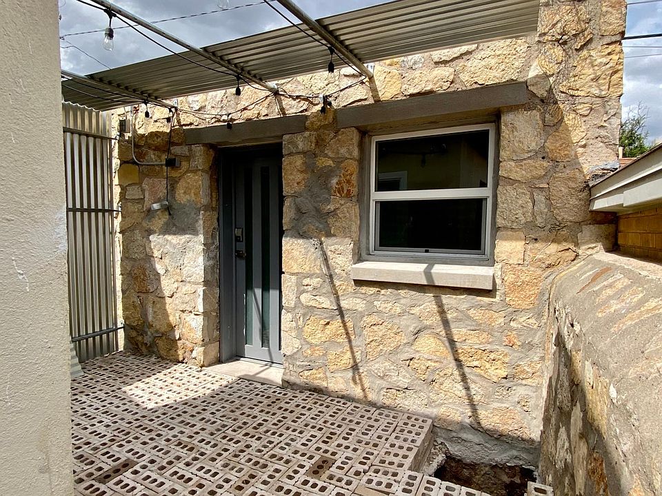 Front entryway with WIFI compatible key locks