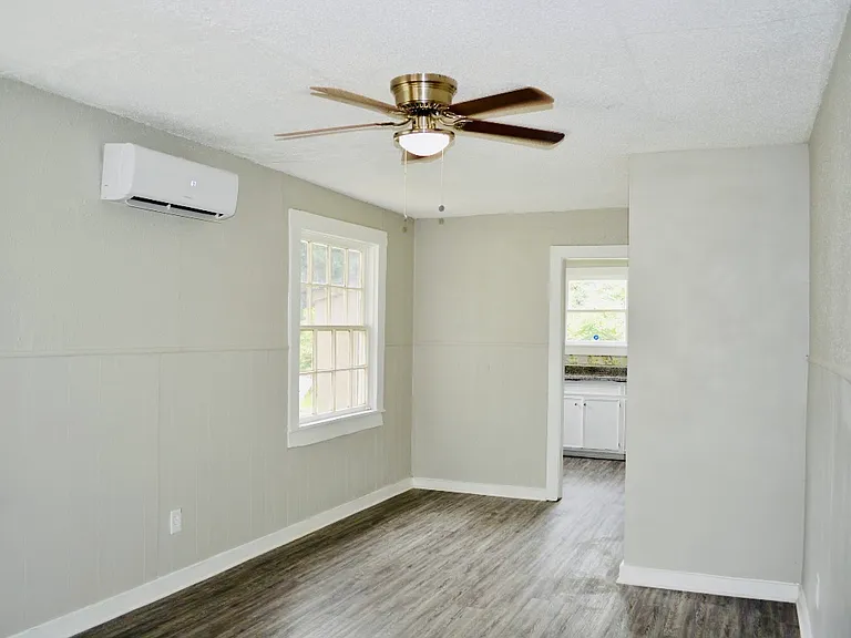 1501 Nashby St — Photo 4