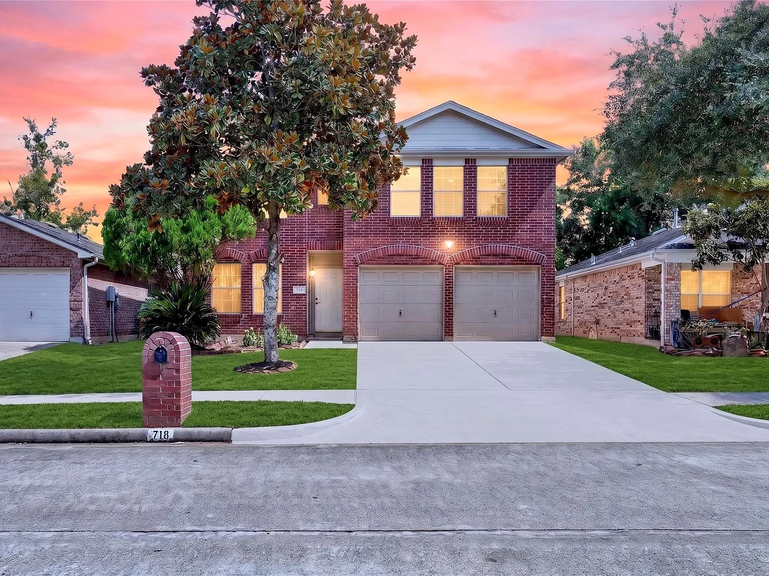 5 bed, 2.5 bath, 2536 sqft, $2,200 — Photo 2