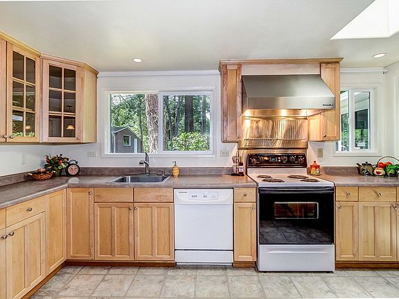 5th image of 12004 Woodbine Ln SW