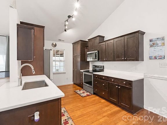 4th image of 5804 Crosswinds Ct
