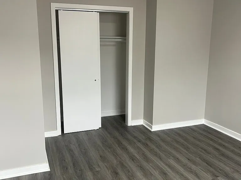 Austin Manor Apartments — Photo 8