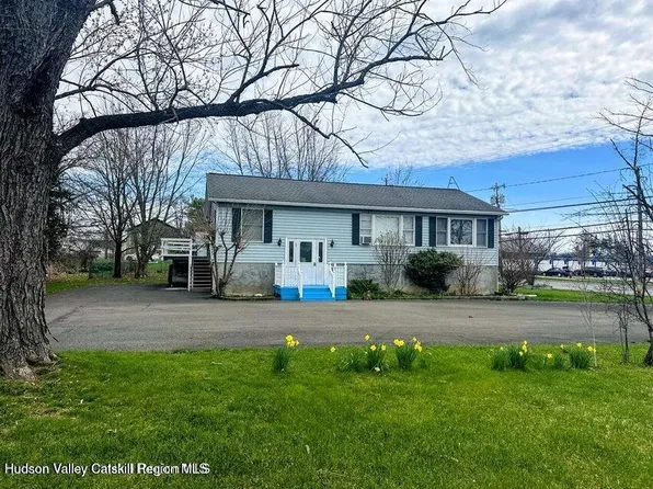 4 Delaware Avenue, Hudson, NY 12534