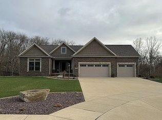 1510 Forest Ridge Dr, Mahomet, IL 61853