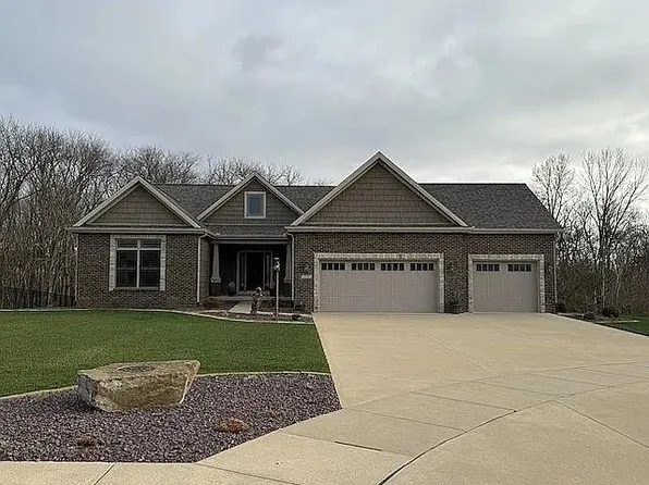 1510 Forest Ridge Dr, Mahomet, IL 61853