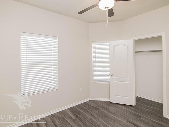 3rd image of 1427 Monterey Dr