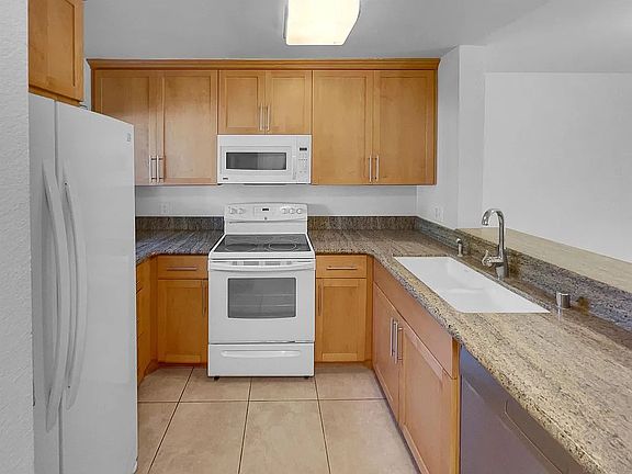 5th image of 2738 K St #1A