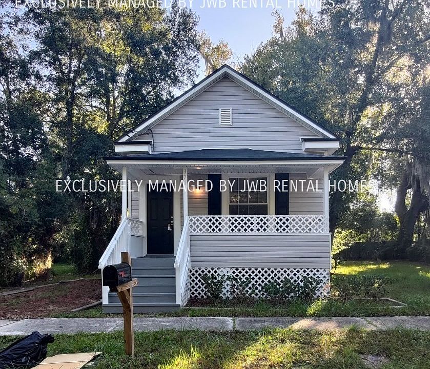 1st image of 371 King St