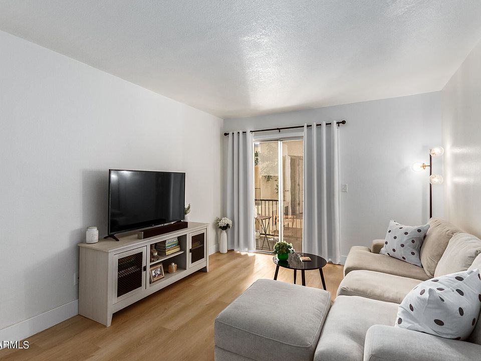 1st image of 740 W Elm St Unit 245