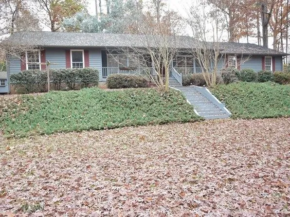 508 Colonial Dr, Greenwood, SC 29649