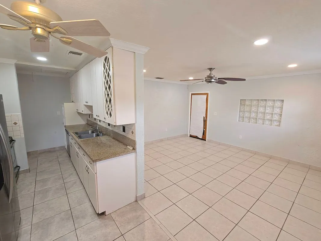 3 bed, 1.0 bath, 1148 sqft, $3,000 — Photo 3