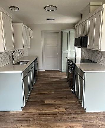 5th image of 3167 Capitan Dr